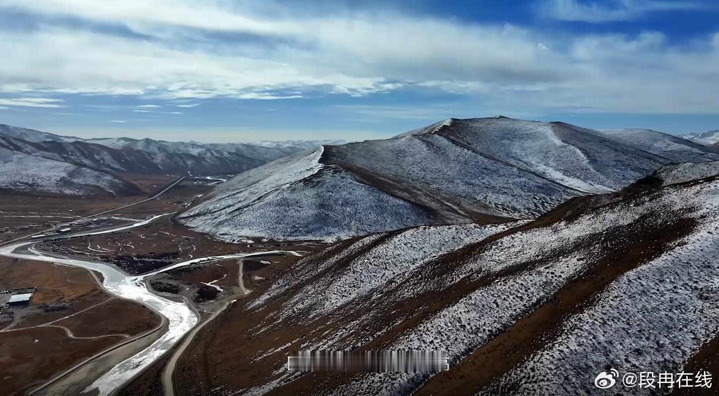 两位支教老师，用他们的实际行动，呵护着青海高原猎隼队的小球员们，也诠释着、传承着