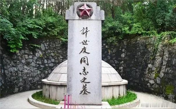 为什么网络上有一种夫妻百年以后，都要安葬在一起的说法呢？
在没有抖音之前，从来没