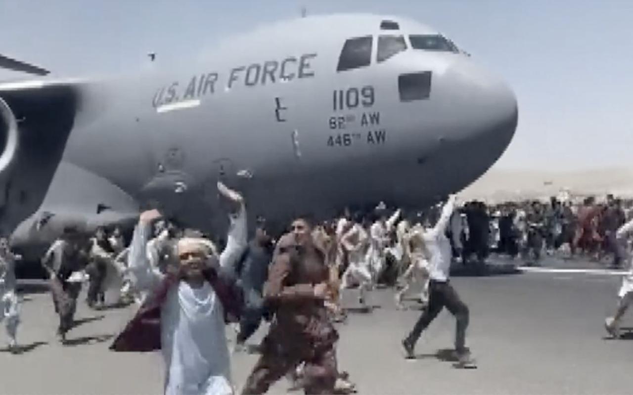 美国人给了阿富汗20年花费上万亿，而阿富汗就是烂泥扶不上墙。
塔利班在阿富汗己经