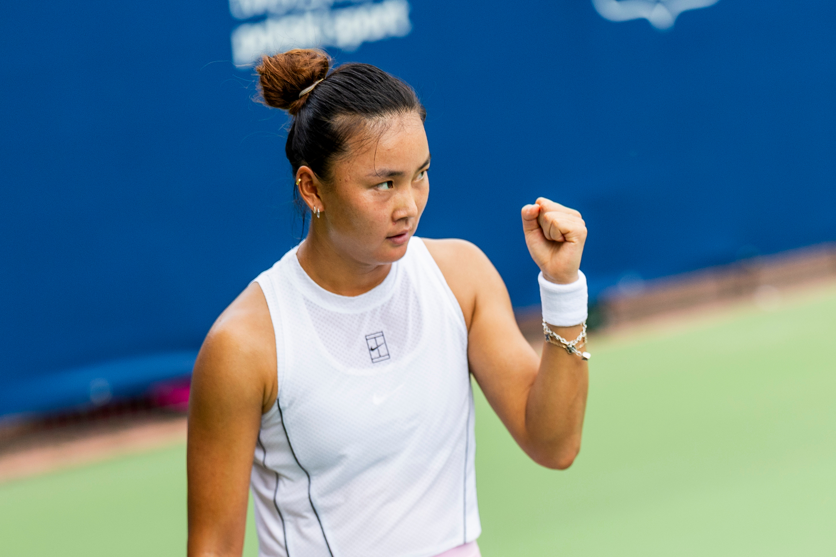 袁悦继续前进💪美网2026 女单资格赛，袁悦以6-3 6-2击败阿夫杰耶娃，成