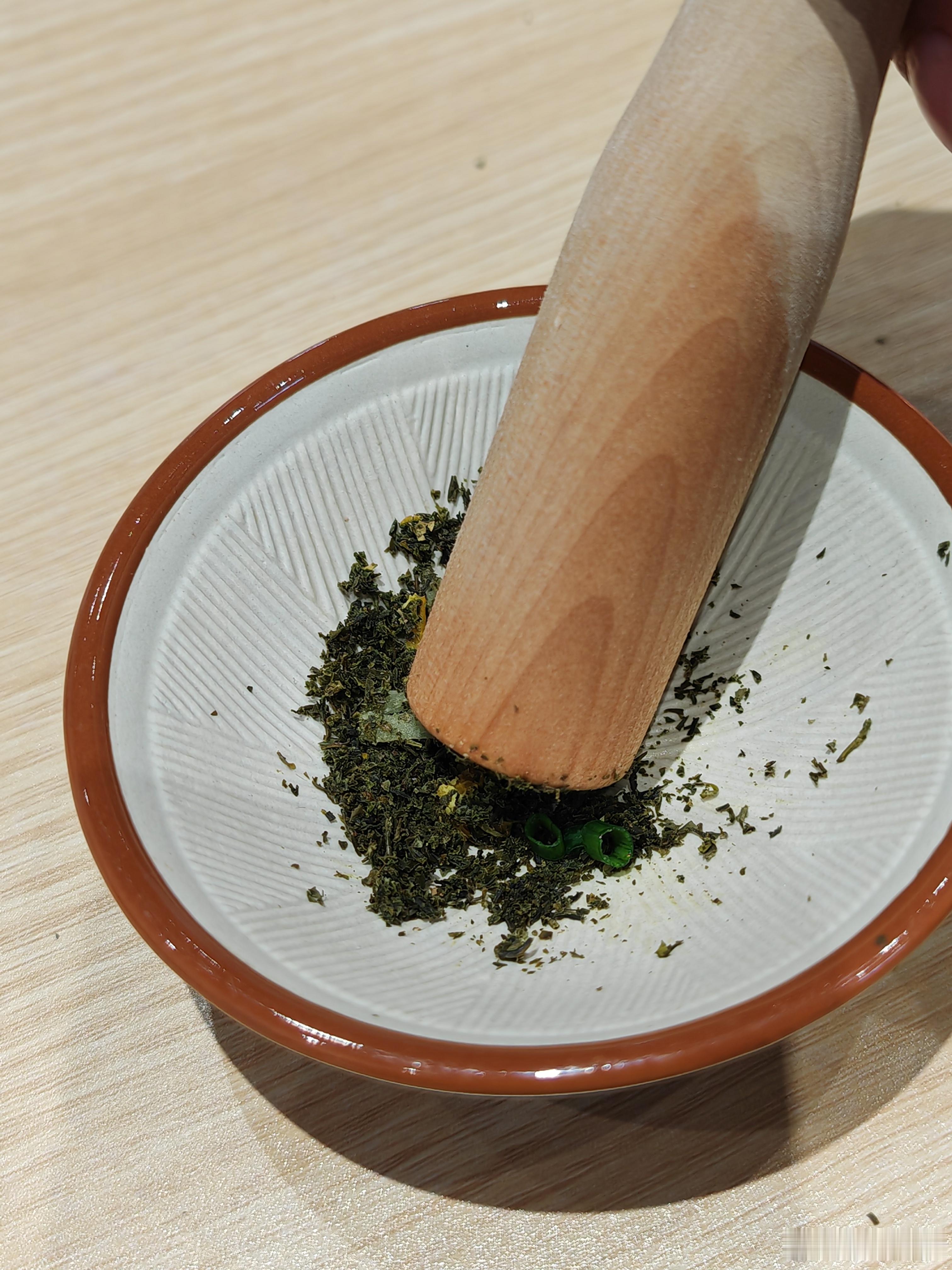 明知对方是间谍仍泄密获刑10年 国家安全，老百姓才会安心！间谍，就是叛国，必须严