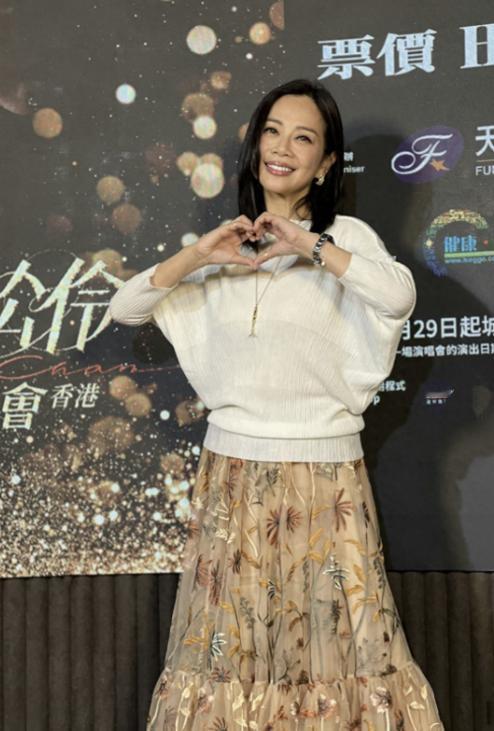 谁都没想到，这位54岁的女星能坚持下来。

助理摇头讲，张铎当“魔鬼教练”可不是