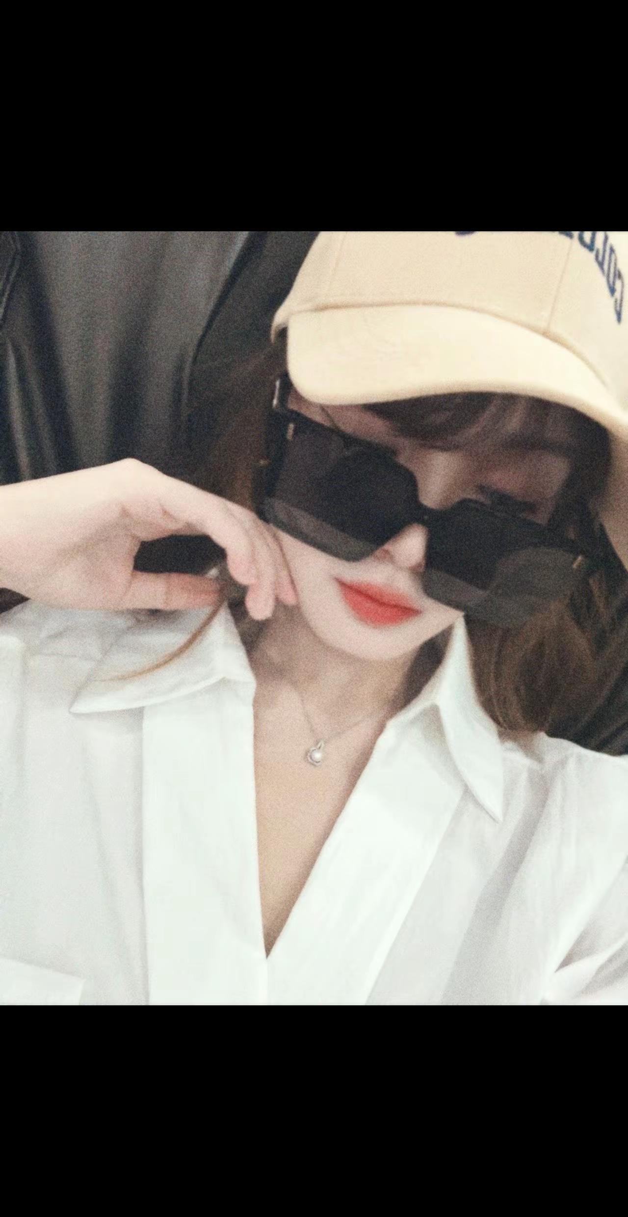 多么阴晴不定的天气，忽冷忽热，像极了某种东西让人琢磨不透😅