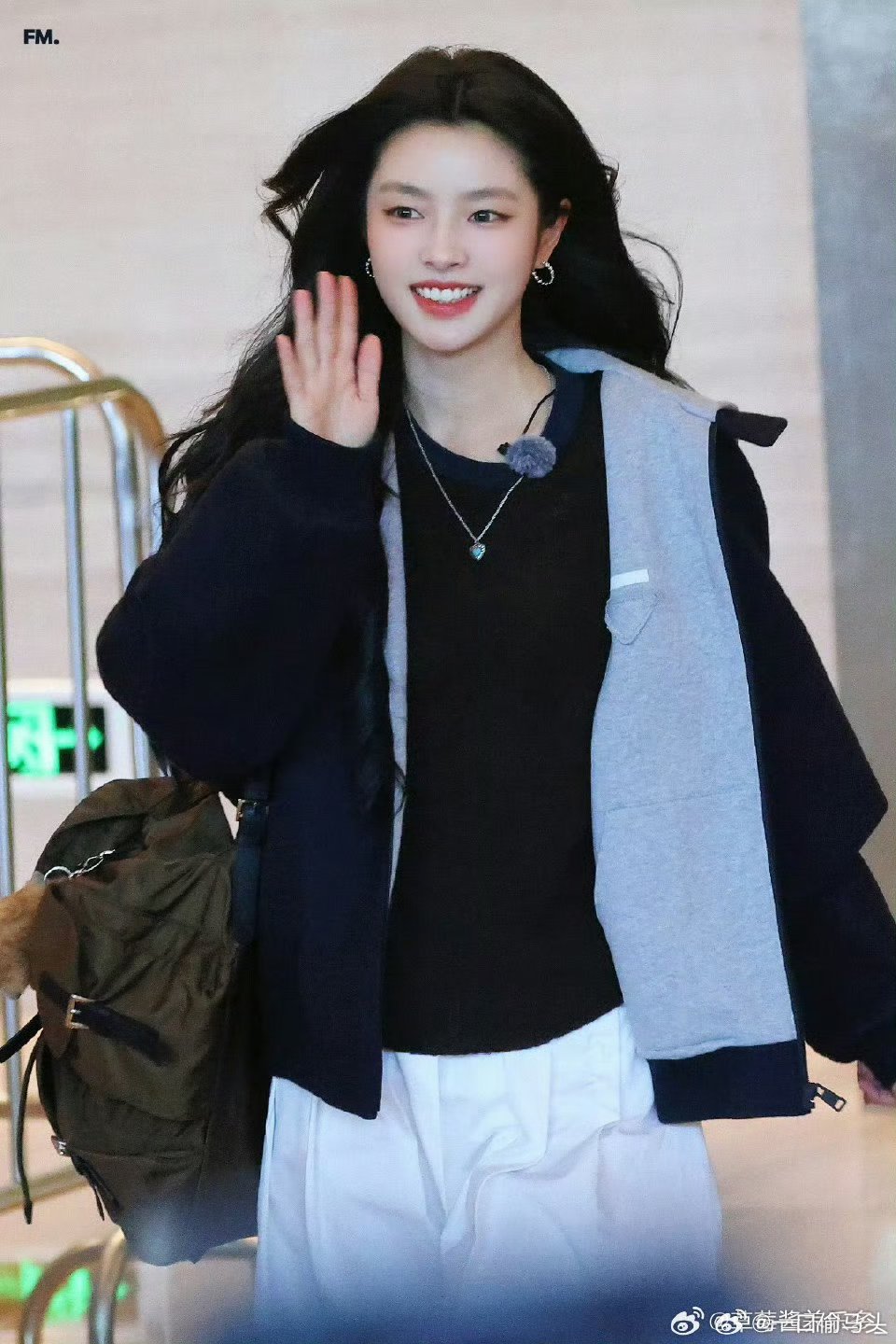 徐若晗明媚娱乐圈少有的干净明媚挂！不管是日常还是镜头前，状态都超在线，笑容治愈又