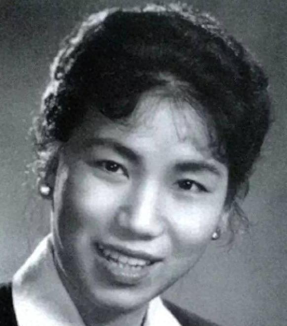 1963年春晚女王赵丽蓉因特殊原因拒绝见毛主席，令主席连称“三好”，背后有何故事