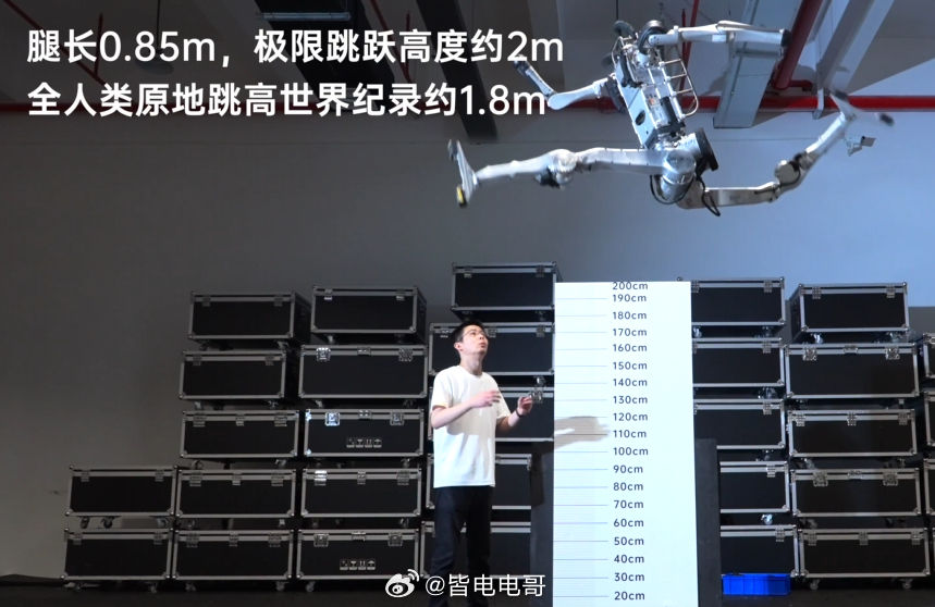 短短三个月，就能让机器人实现原地跳高2米。这个能力用在一些应急作业、户外复杂场景