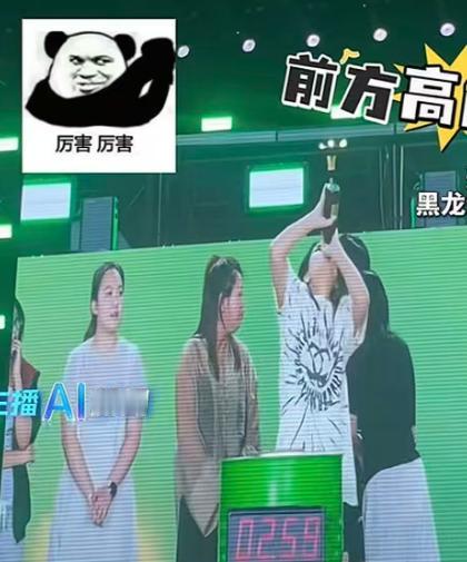 哈尔滨国际啤酒节现场上演高能名场面，一段女生极速吹瓶的视频迅速刷屏短视频平台，利