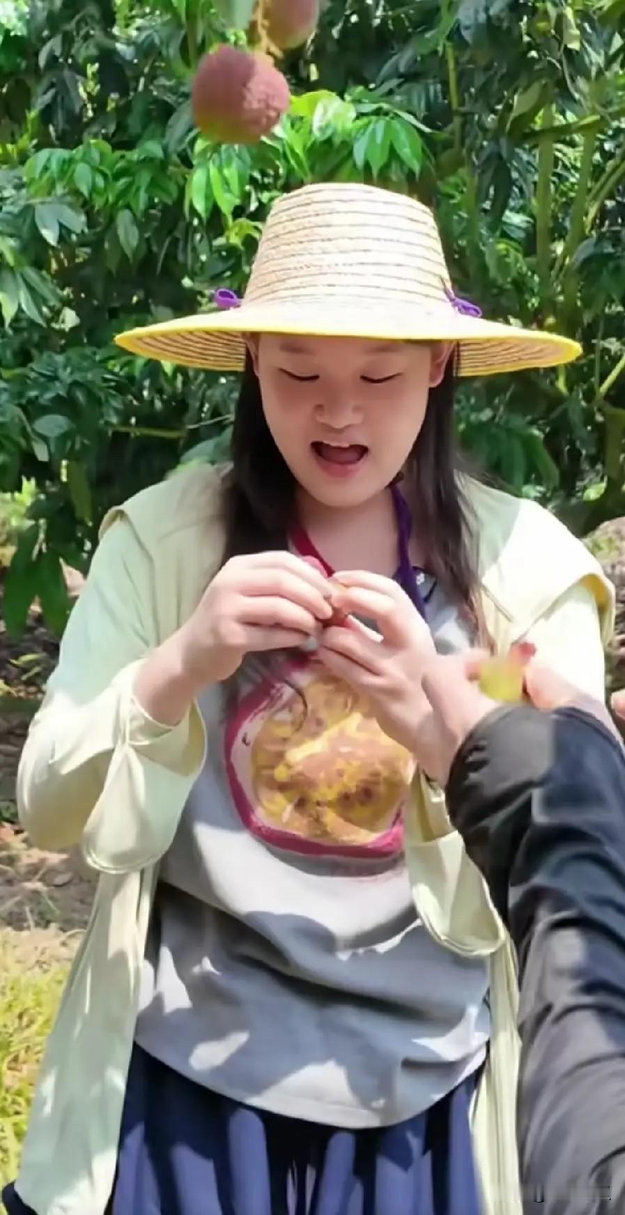 张家齐现在就专攻直播带货了，自从不跳水就放飞自我了，最近跑到了广东找到全红婵哥哥