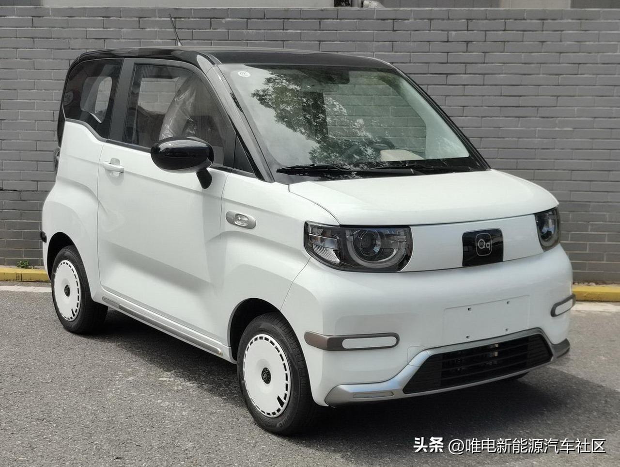 奇瑞QQ冰淇淋还在不停地做小改动呢[灵光一闪]
这回工信部新报备了透明尾灯的复古