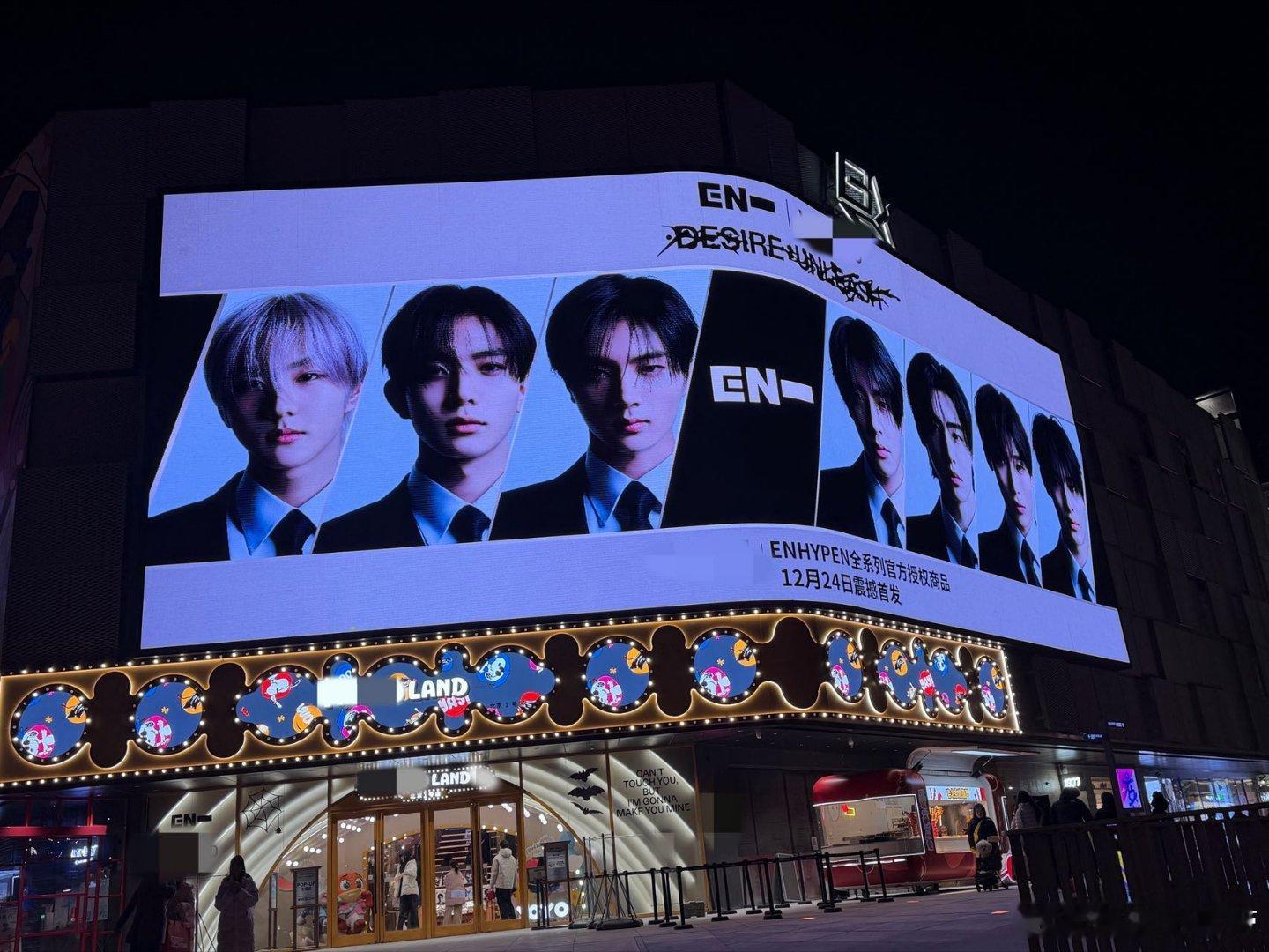 北京ENHYPEN线下展太懂恩静！带名字的阶梯、超多主题陈设，现场直接沦陷，谁能
