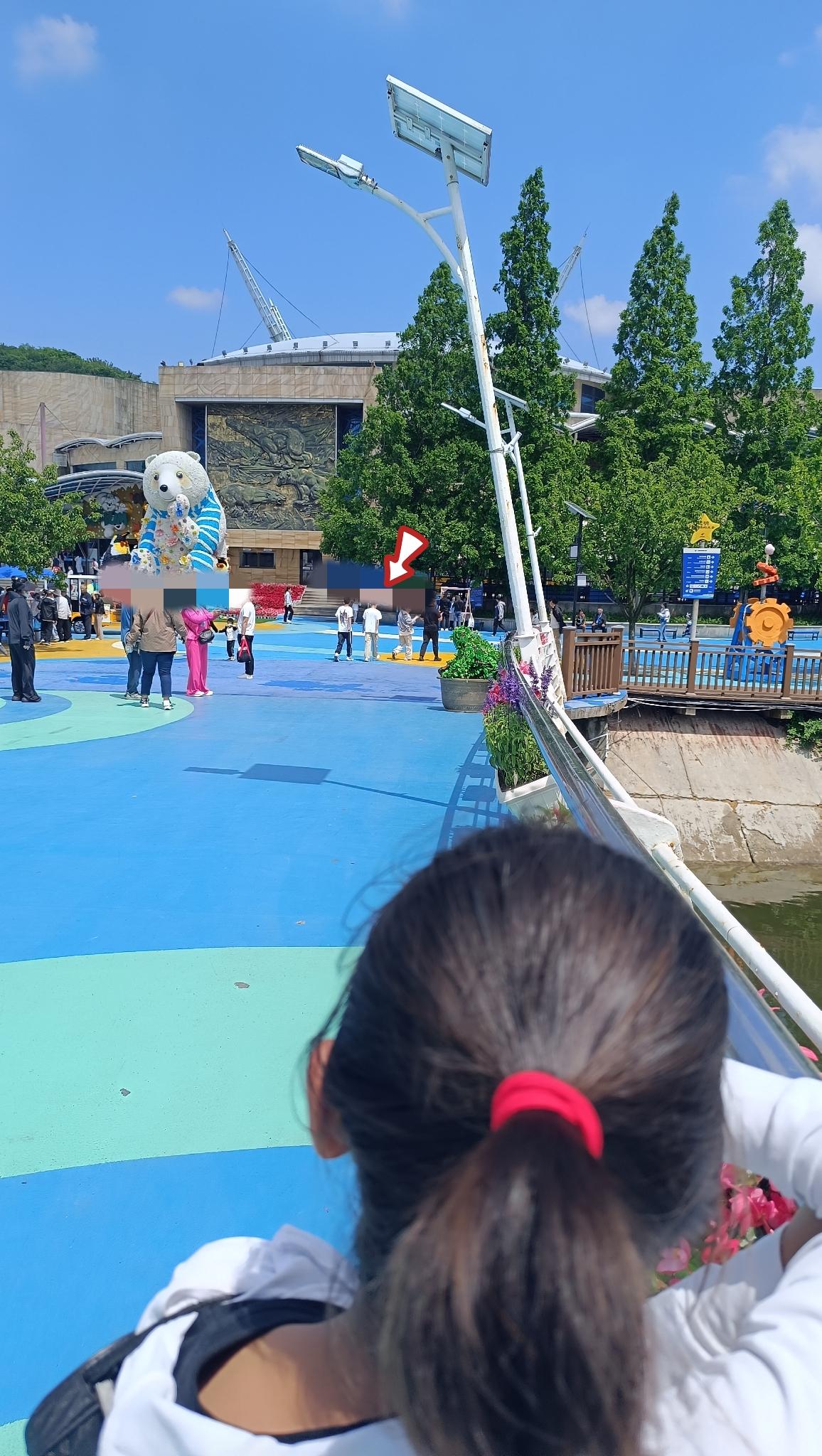 我们仅仅是旁观者[吃瓜群众]
上次来就发现，新一年的旅游季，海洋公园新增了人扮绿