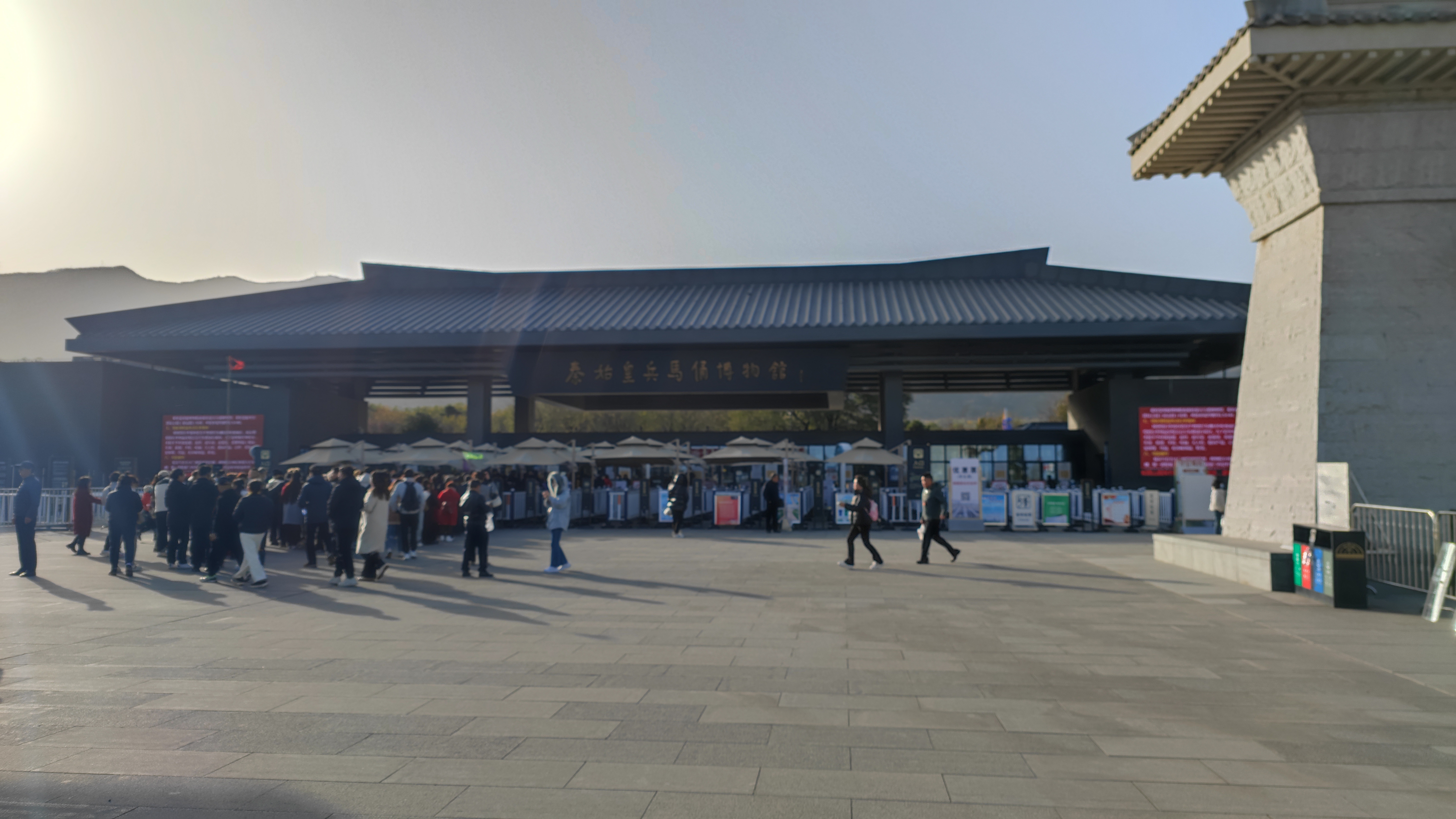 外地的朋友要是来西安玩，需要安排行程的，或者参观兵马俑需要找讲解的。可以联系我们