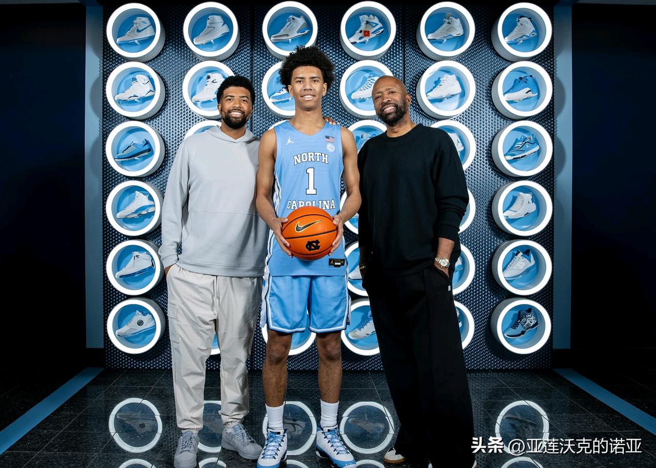 后卫Malloy Smith宣布承诺加盟北卡大学，肯尼-史密斯的小儿子，就读于加