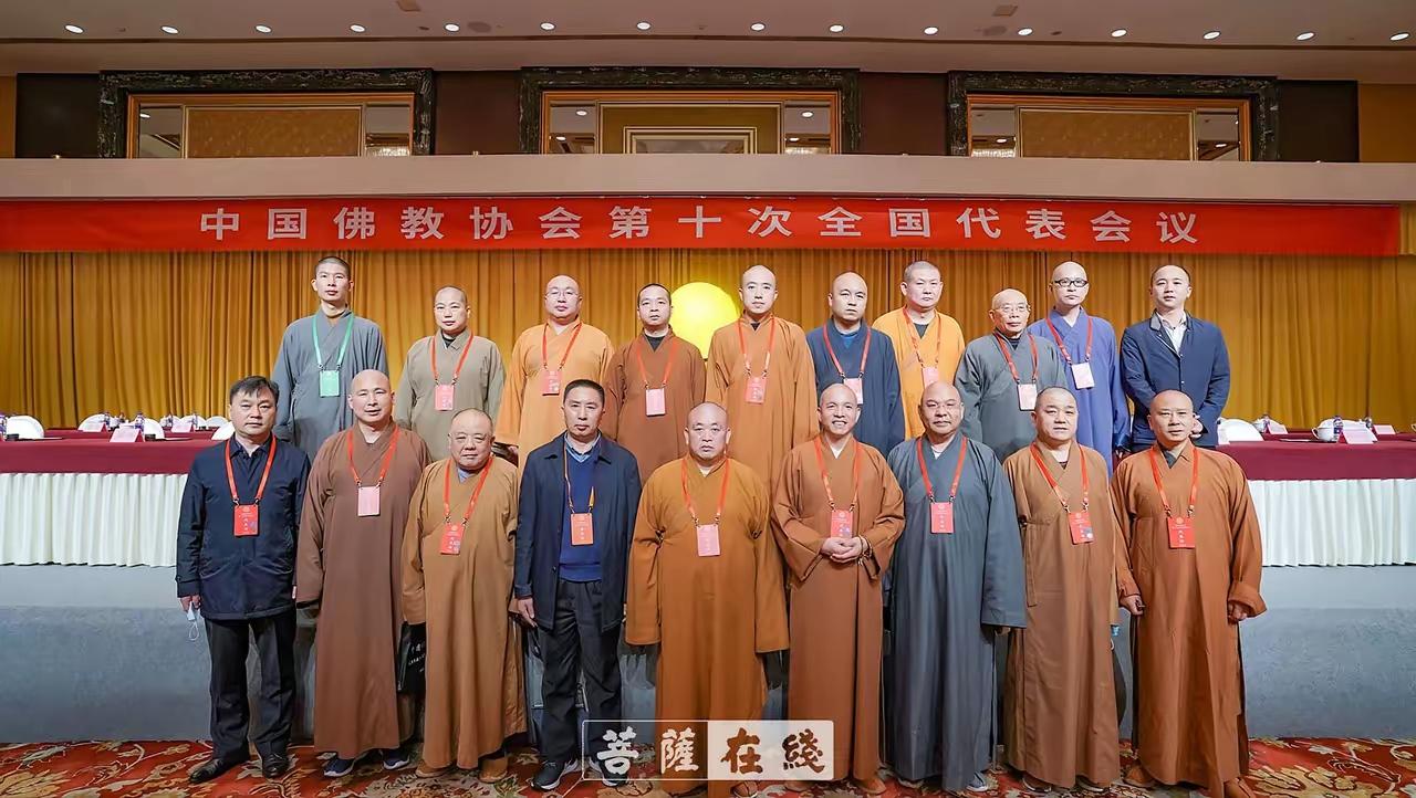 嵩山少林寺的释永信走了，白马寺方丈释印乐大师来了。
       一个队伍只要领