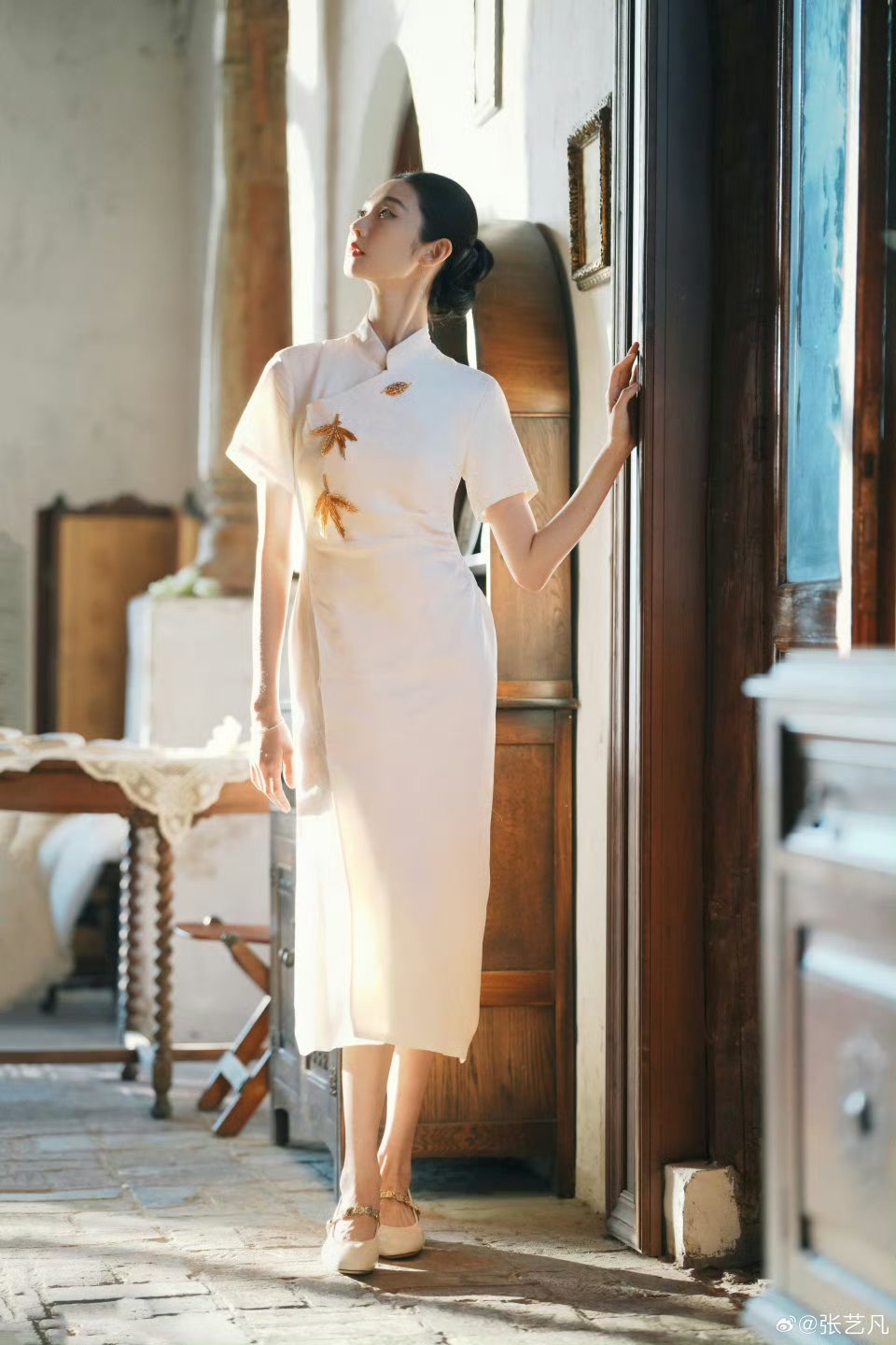 张艺凡好国泰民安的一张脸张艺凡清冷系美人标准耐看的东方骨相，面容饱满尽显安稳气质