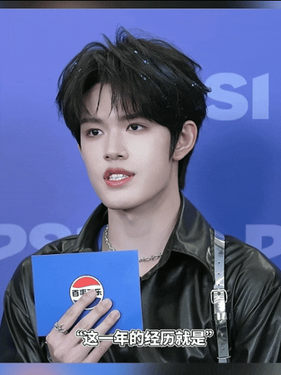 两个包子叽里咕噜 好可爱捏[拜托][拜托] ​​​