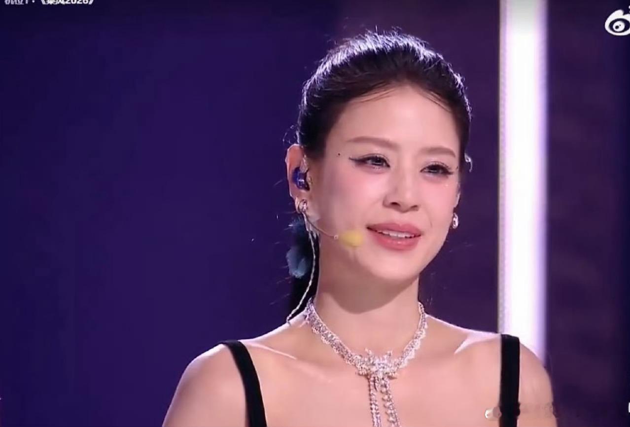 从家庭主妇到舞台女王，女人这一生，本就是在风浪里抢回主动权。乘风破浪是女人的一生