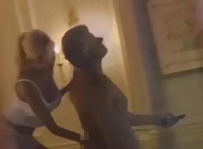 突发大瓜！克林顿夫妇扛不住了！历经数月拉扯，美国前总统比尔·克林顿和前国务卿希拉