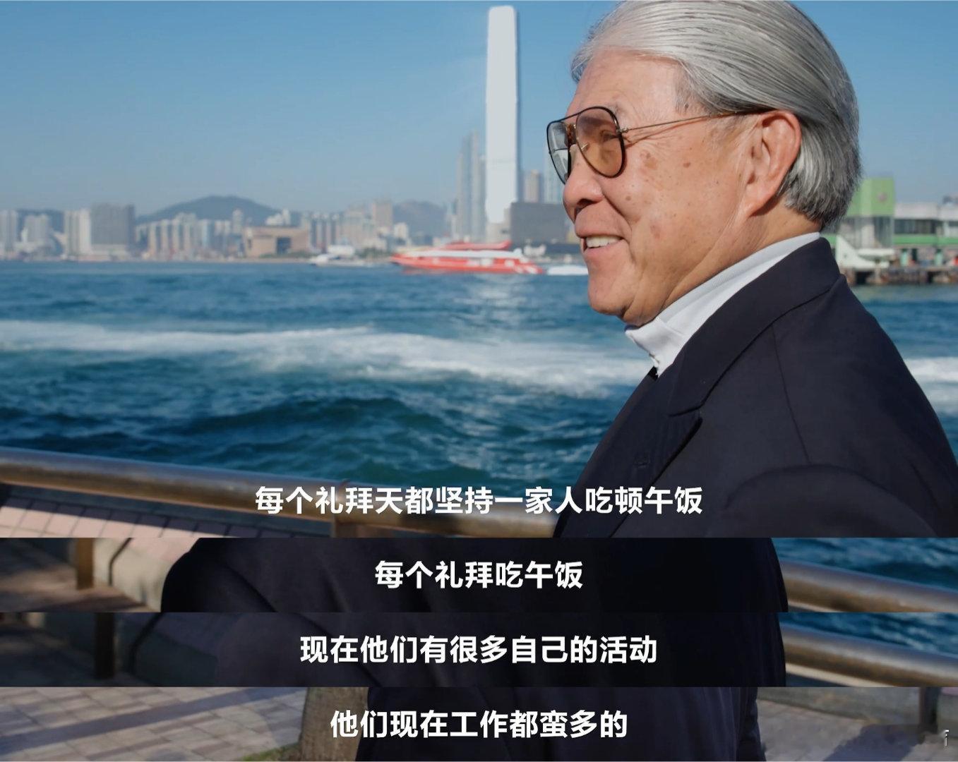 霍震霆每周都会陪郭晶晶一家吃饭79岁霍震霆每周赴儿家陪孙辈吃午饭，盛赞郭晶晶育儿