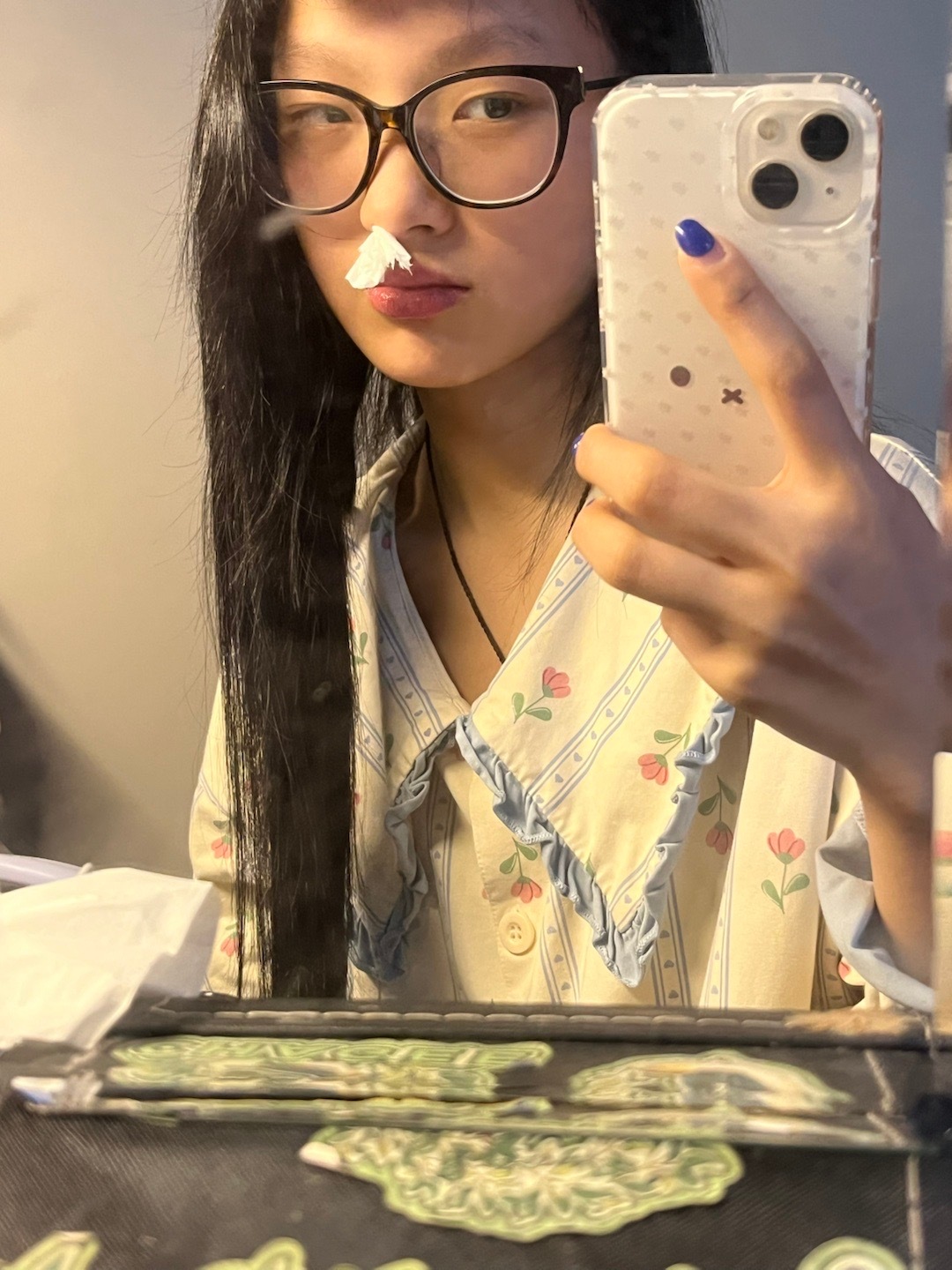 🍍好好吃  就是有点痛嘴 又幸福 又刺刺的痛今年要早睡早起 养好身体！ 