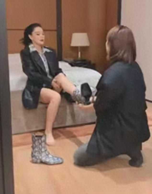 浴缸陪睡、洗内裤接口水、跪地服务，有些明星根本不把助理当人看！

娱乐圈助理的本