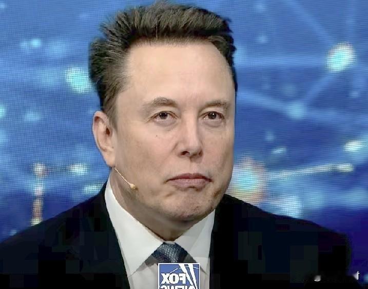 马斯克又发声了，这次的内容引发了网友的热议，马斯克在推特上发言：“有子宫的才是女