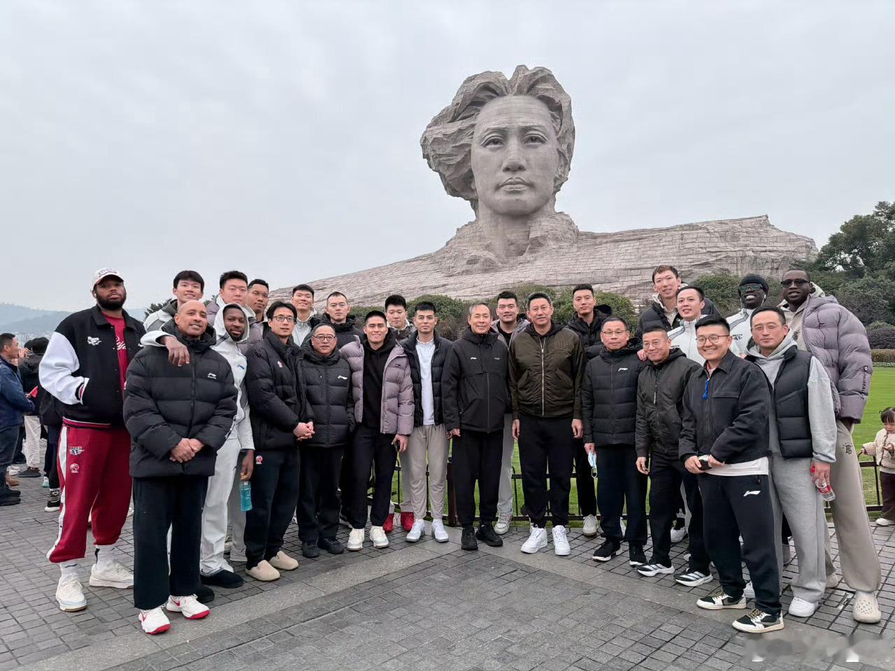 在CBA俱乐部杯长沙赛区酒店，遇见了北京首钢的李楠指导，“都一点没变。”8年时间