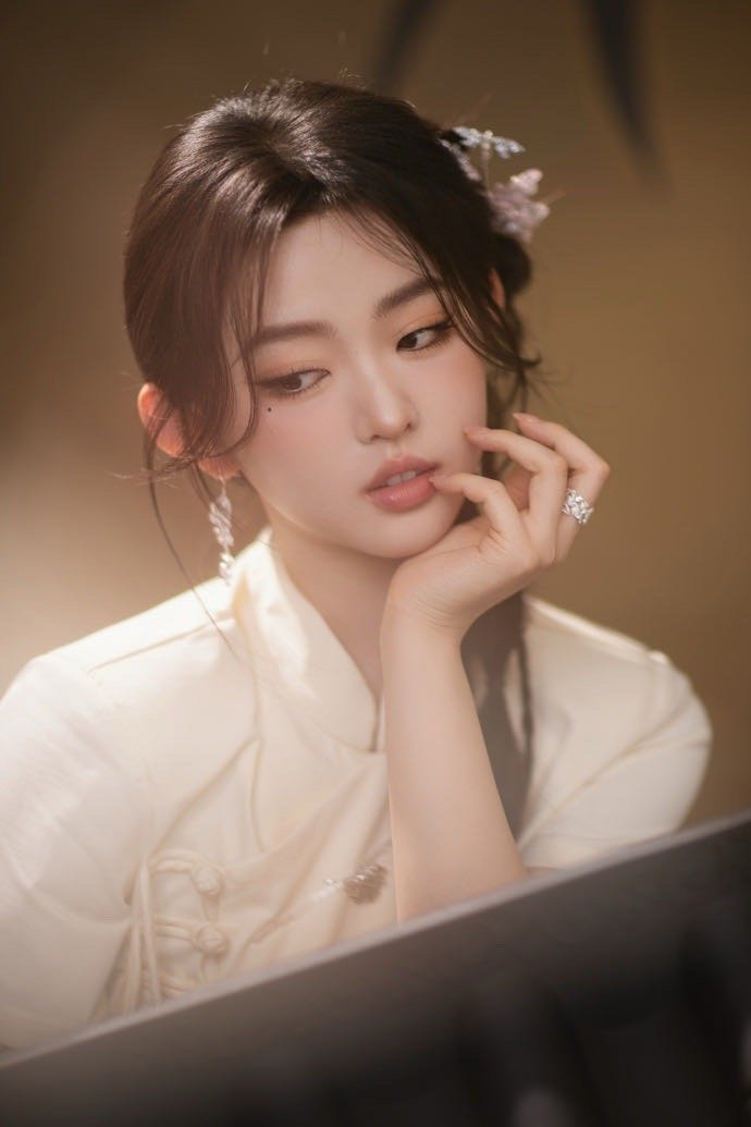 以为李柯以是跨界结果是老本行 还以为李柯以是演员跨界拍杂志，没想到模特才是她的起