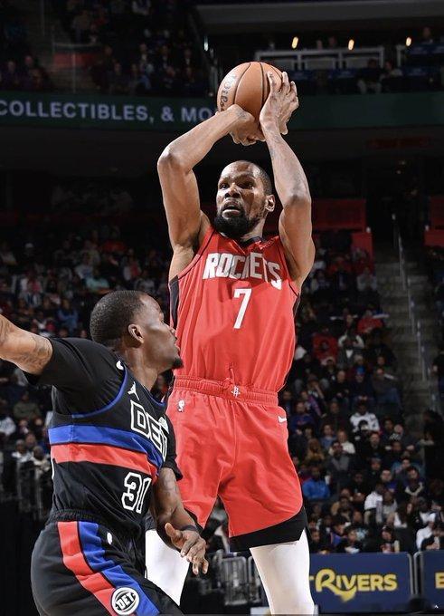 火箭战胜活塞杜兰特背靠背出战85分钟 杜兰特背靠背对76人和活塞分别打了44分钟