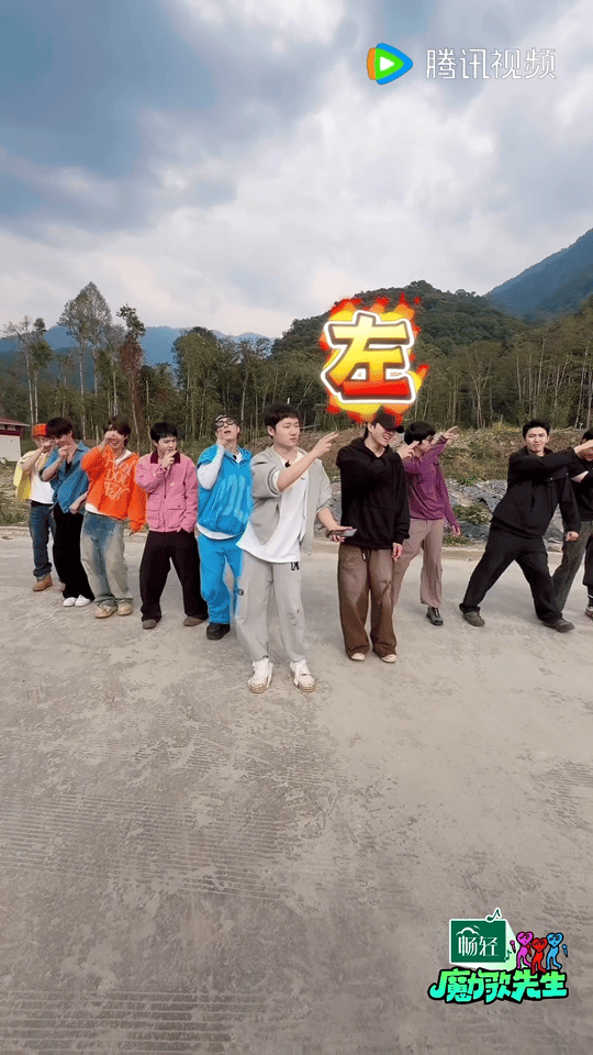 十个勤天刀群舞半吨摇挑战赛 哈哈哈哈十个勤天这是要笑死我吗！半吨摇跳出了千军万马