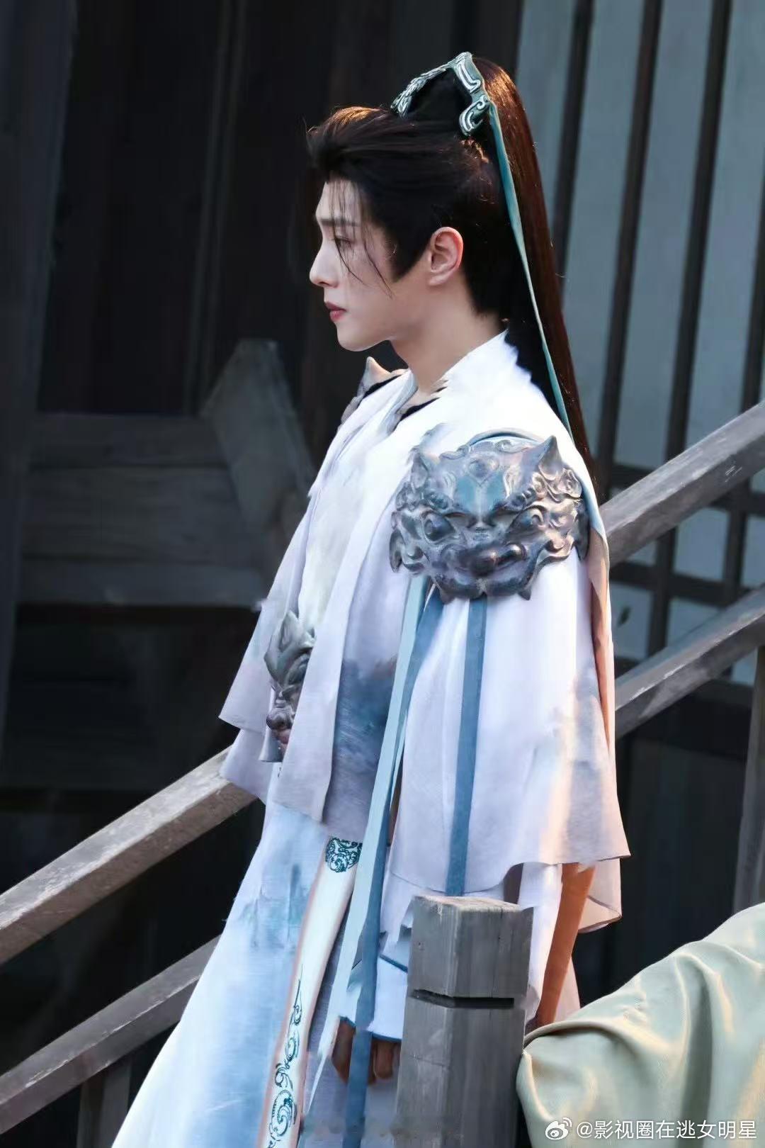 李汶翰来战高马尾路透 ​​​好帅的李汶翰！！！这个妆造超绝！期待《来战》正片！ 
