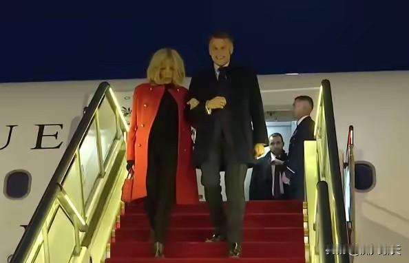 不是给中法关系添堵，合作的首要前提是“道要相同”，不要既要又要，一边与中国要利益