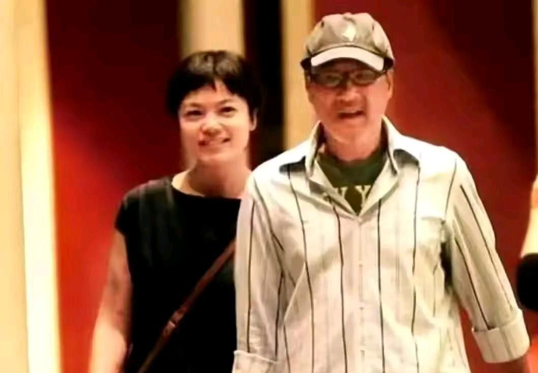 67岁的乐坛教父李宗盛，近期在内地举办有歌之年，巡回演唱会，不仅歌声依旧，更因为