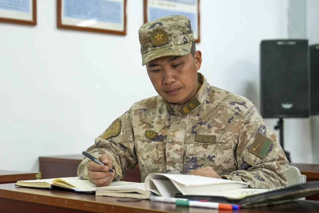 刘志超，男，湖北汉川人，1999年12月入伍，现任第72集团军某旅高级技师。入伍