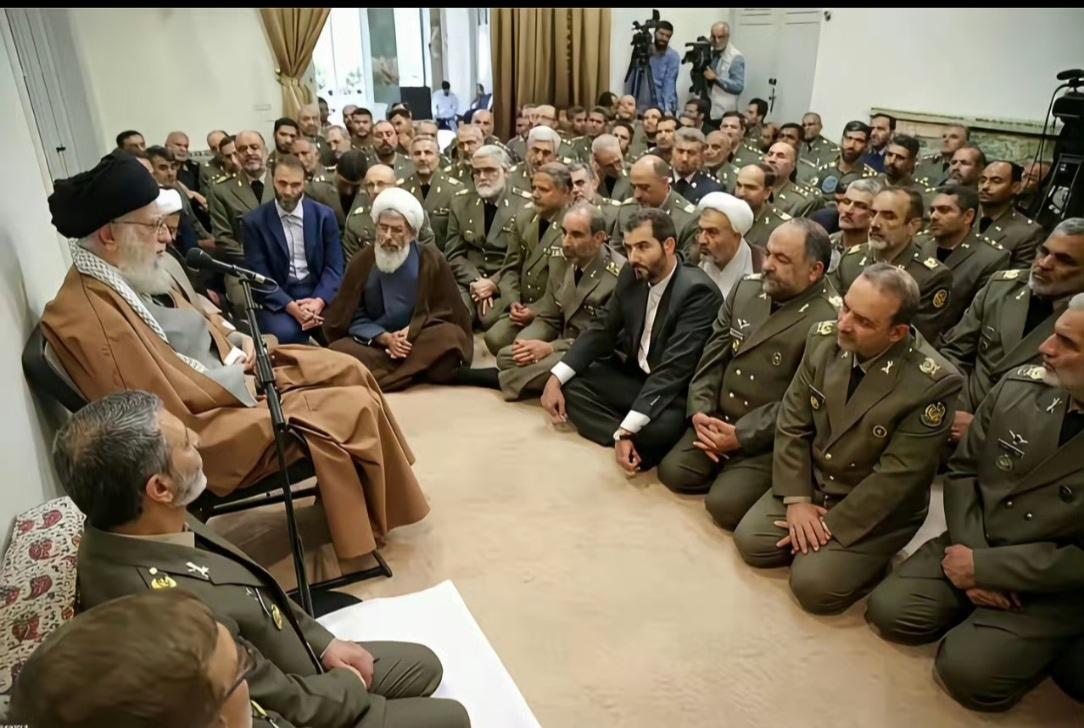 在美以的大轰炸中，这张照片上的人，不知有多少还活着。