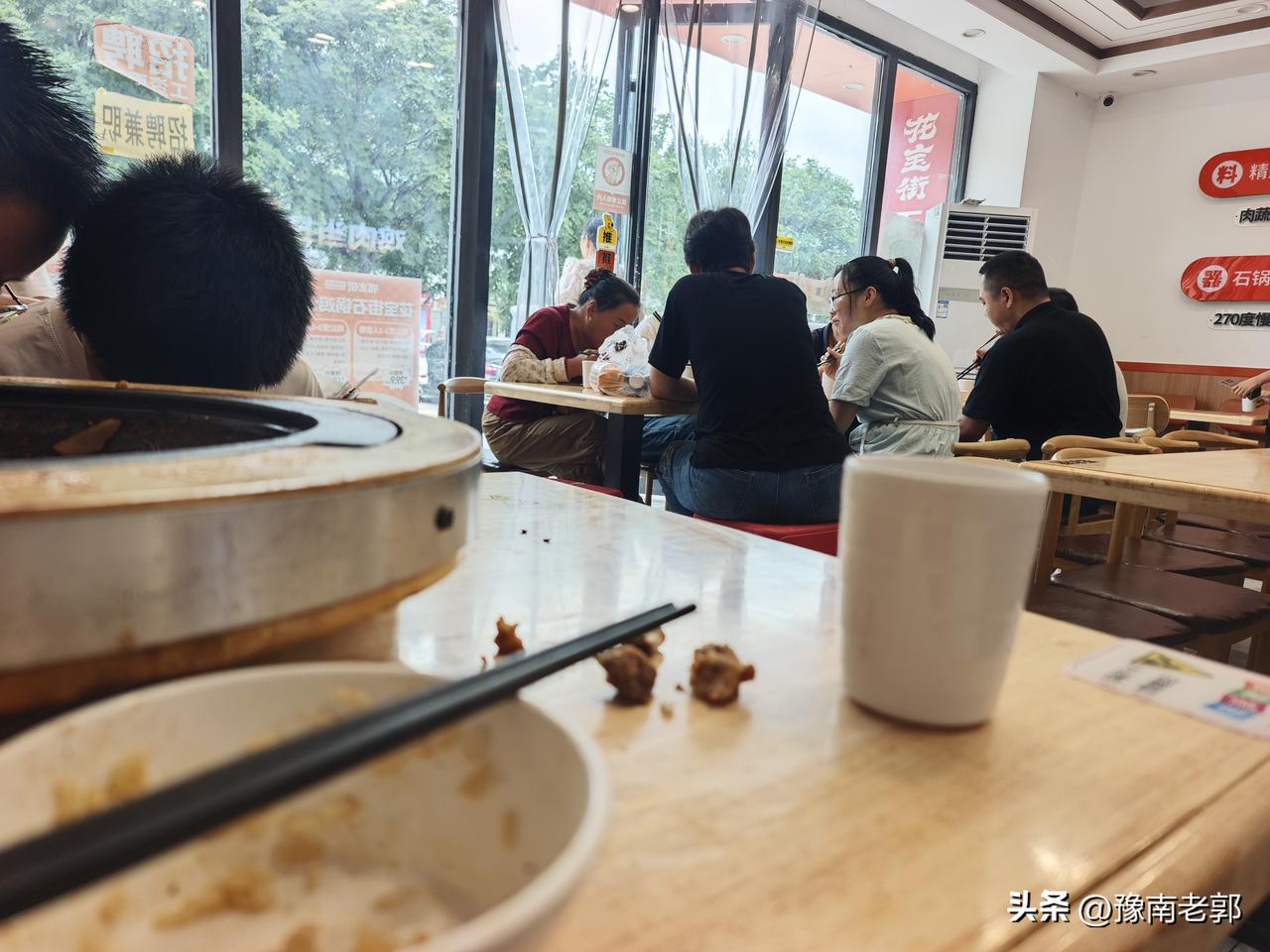 在社旗发现了一大家都爱吃的美食，石锅鸡公煲，味道还可以，主要是几个人吃个午饭是物