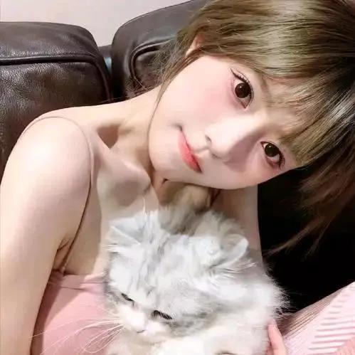 “与我的猫儿一起享受温馨时光”🐱💕