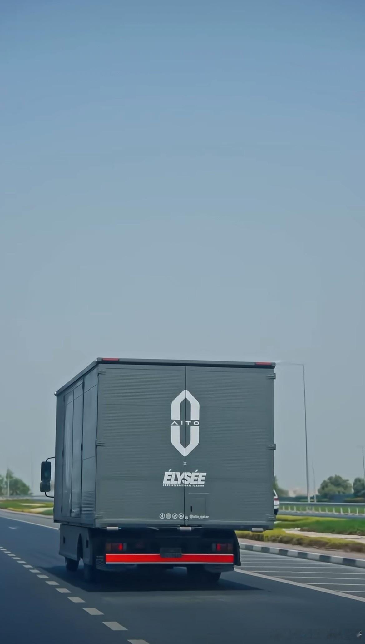 问界M9中东上门送车 ​​​