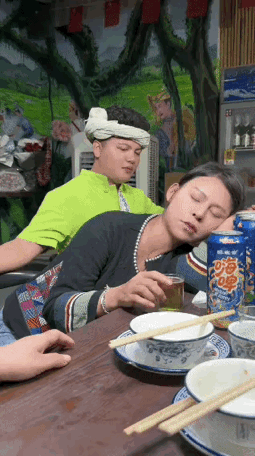 看来小姐姐已经单身很久了，
很久很久了。