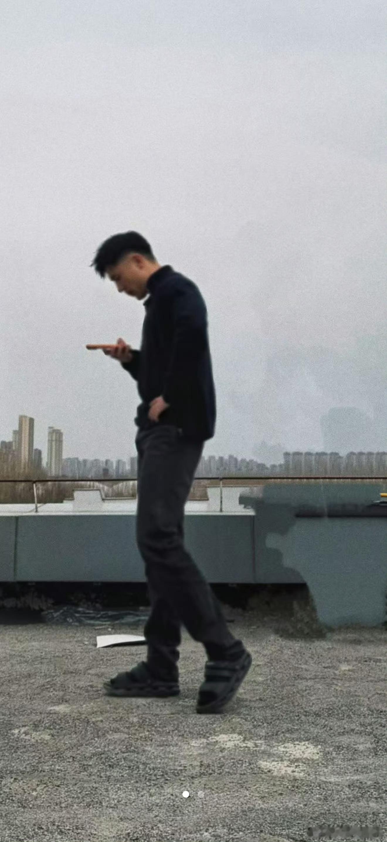 仙洋带一帮狐朋狗友相聚西部酒城宇将军封号后现身 