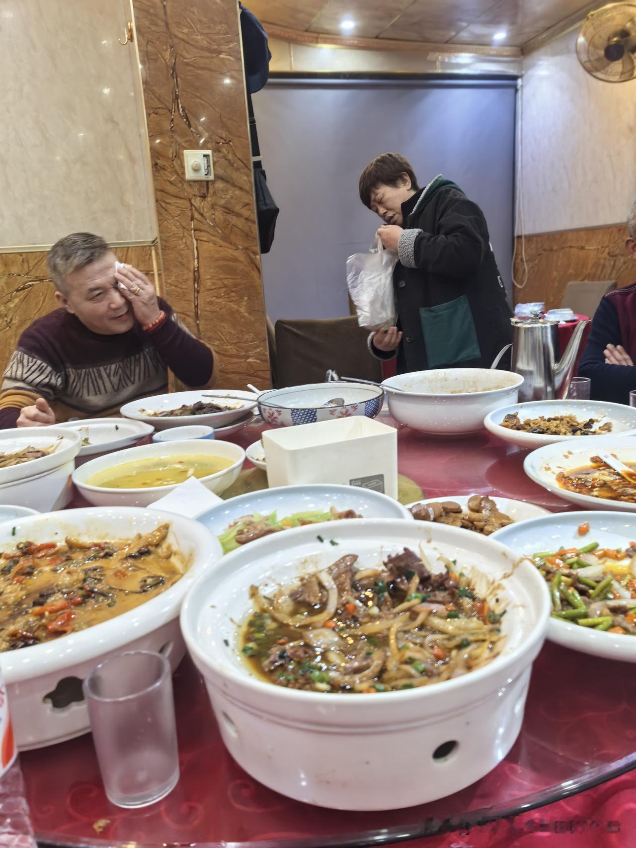 你会去使用预制菜的饭店吃饭吗?下班回家，三分钟吃上热乎饭。
不用等外卖，不用翻菜