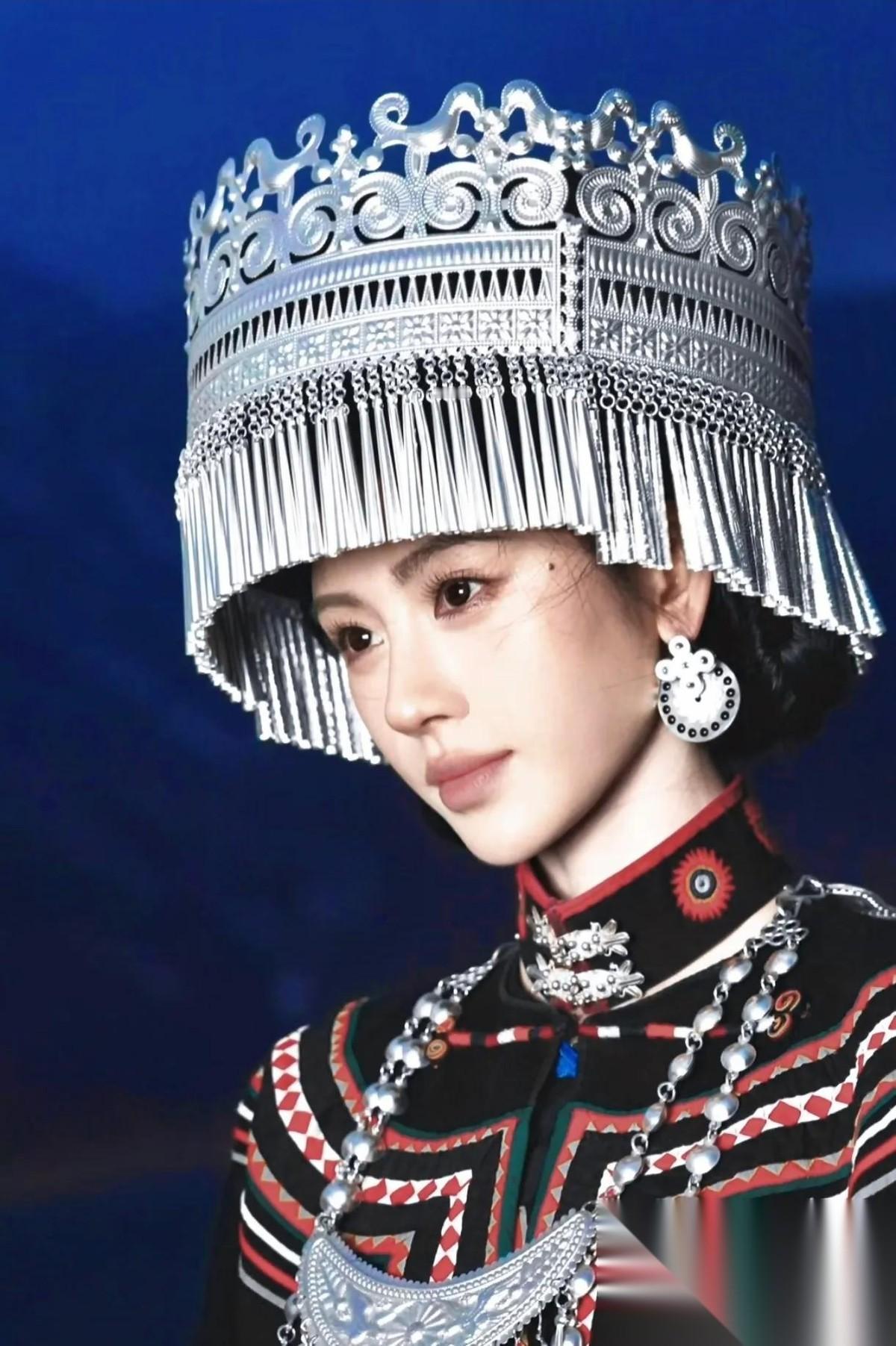 在大凉山的彝族聚居区，有一个令人揪心的社会现实：不少彝族女孩刚满成年，甚至未到法