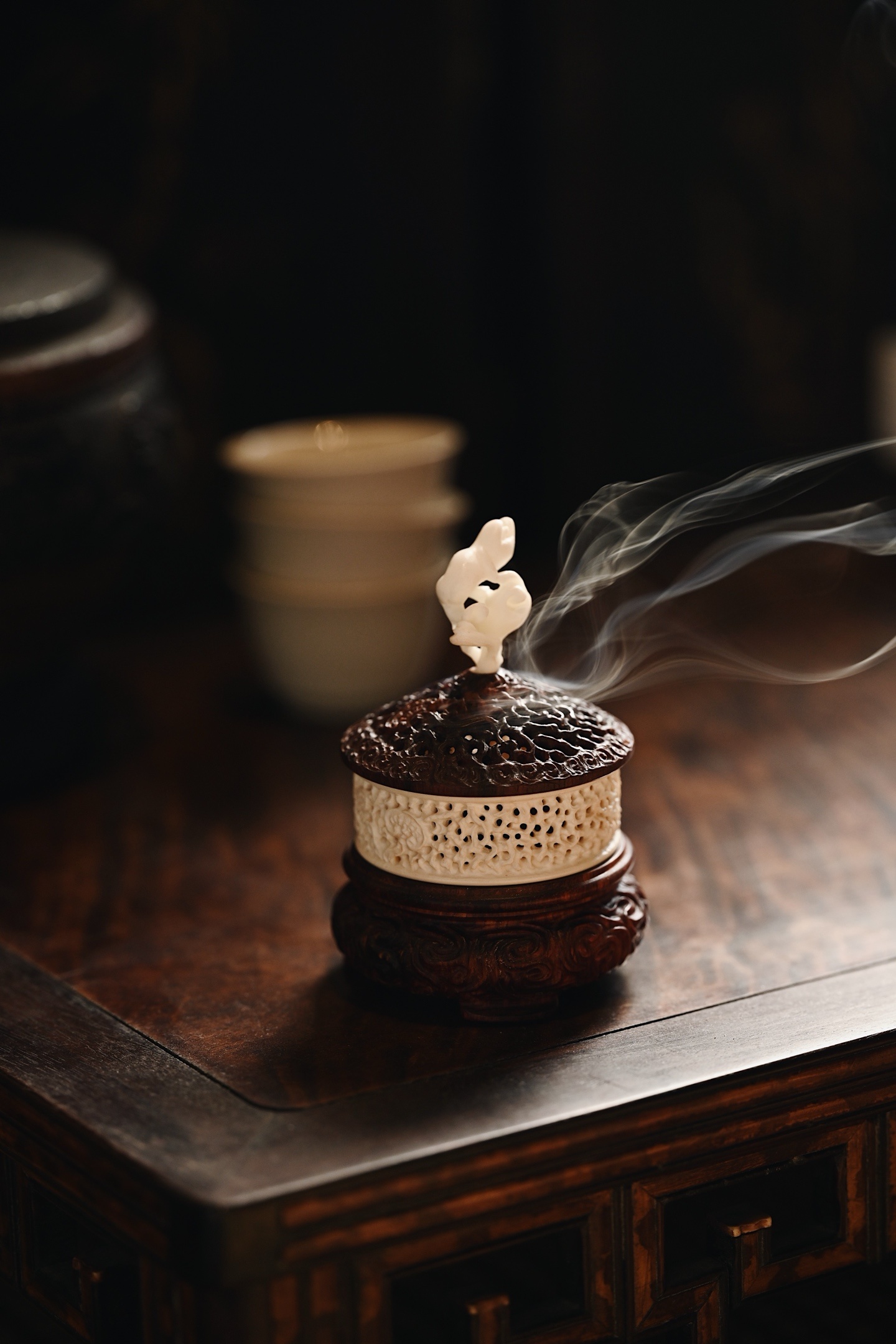 猛犸×紫檀 | 灵芝 迷你小香炉臻选清润之材，纯手工镂空呈盘根错节状，灵芝叠生，