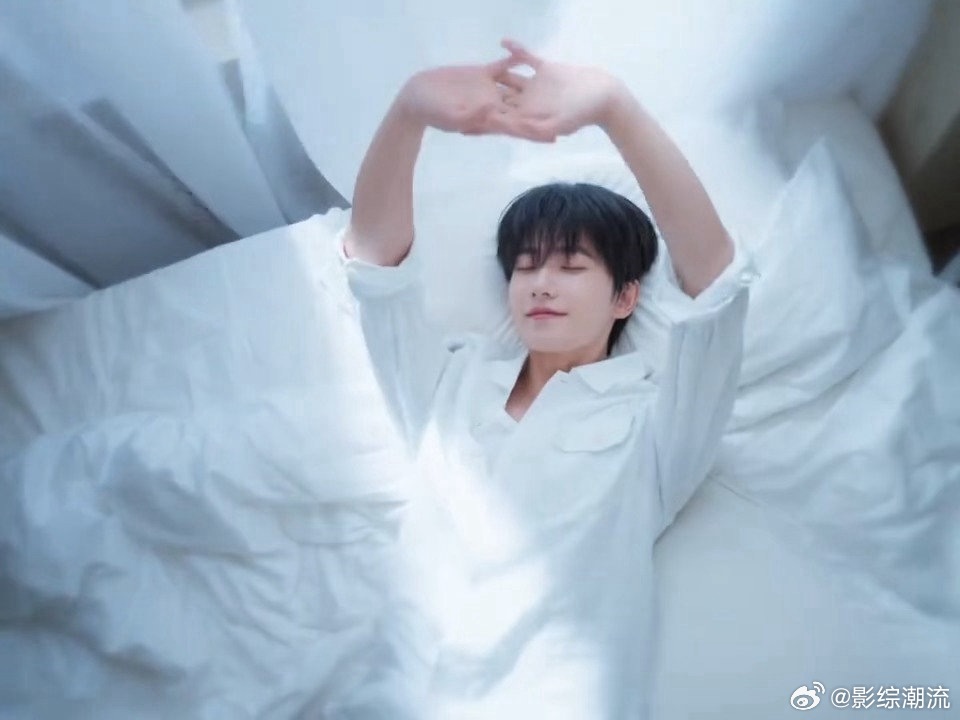 杨洋何时回归现代剧重温他的现代角色依旧心动，满满的氛围感，真的太想念他演都市故事