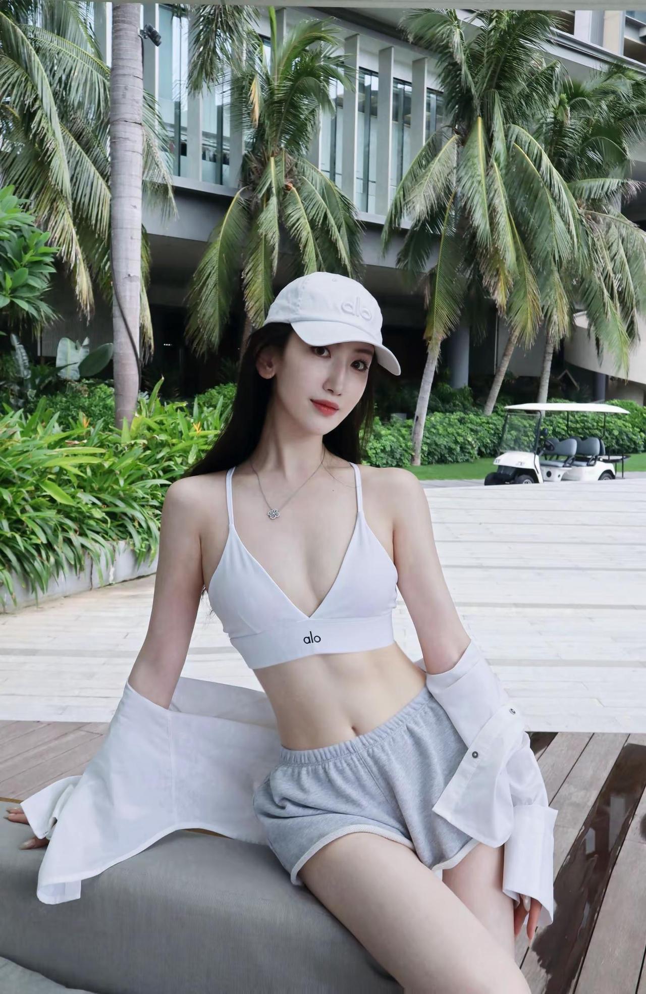 staycation vibe 🫧🏖。ootd穿搭 泳衣ootd 分享照片
