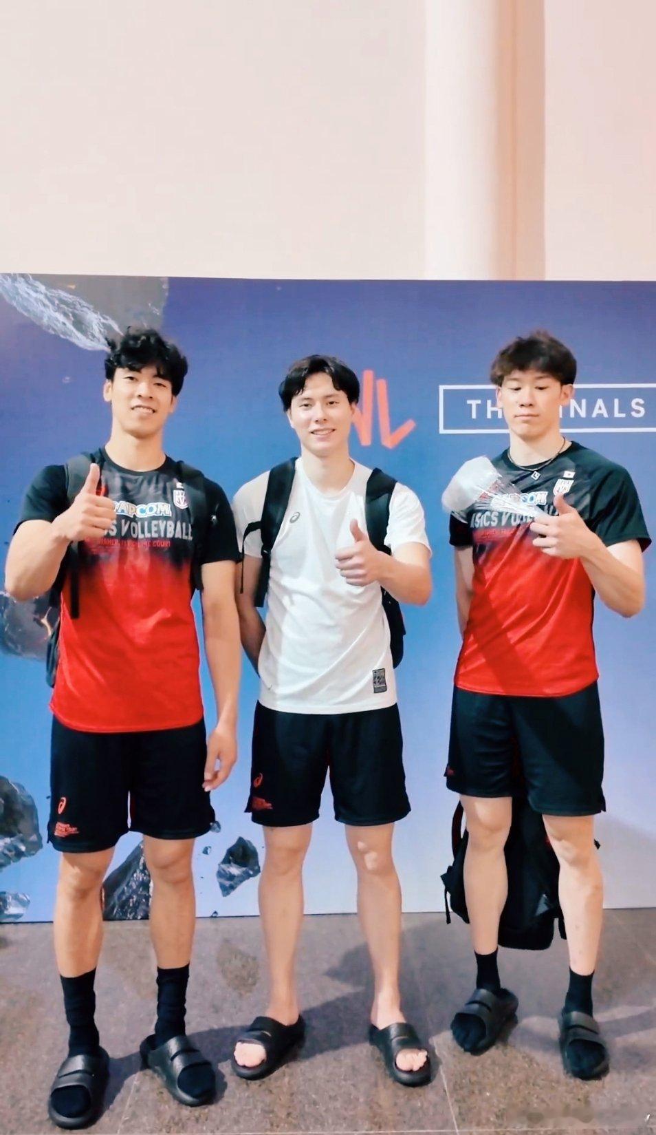 明晚19:30分，日本男排vs波兰男排 也是看点十足的比赛。🔵 日本 🇯🇵
