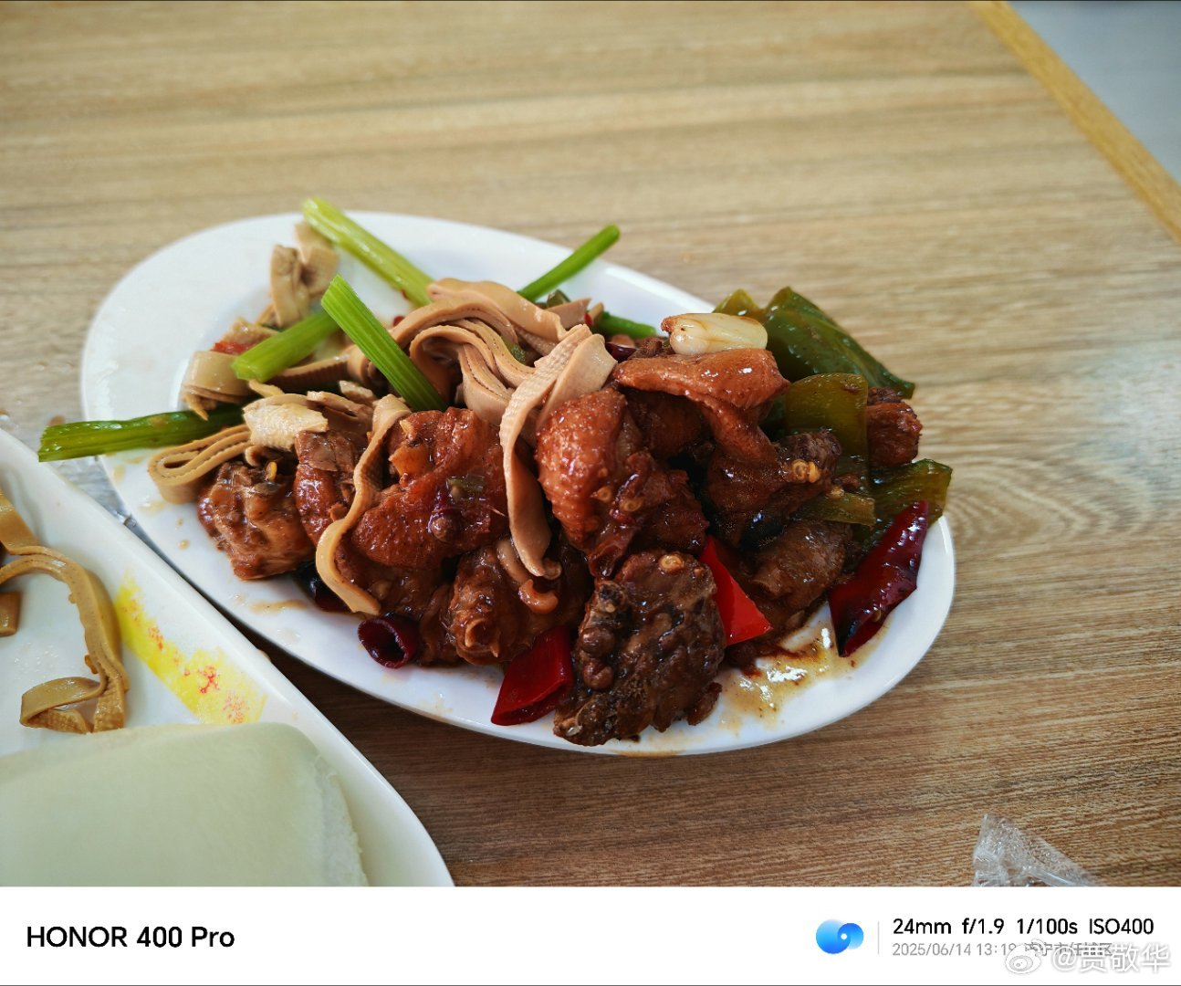 出来干饭，本来以为8块钱，结果加上馒头10块钱，大家感觉怎么样？ ​​​