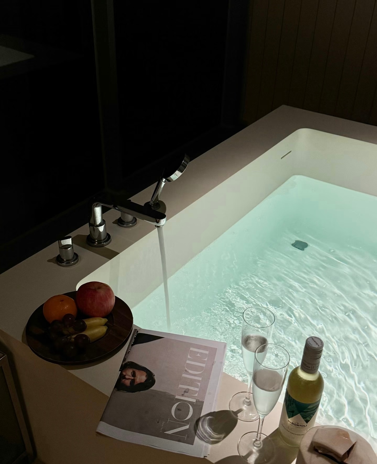 茶颜悦色喝了 岳阳的烧烤吃了三亚的海风吹了艾迪逊的澡泡美了短暂的年过完了美丽的假