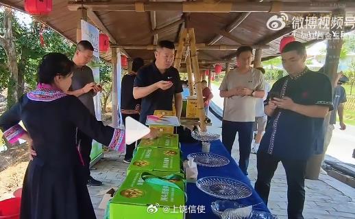 新阶层走好新时代长征路新时代长征路上的赣南老区答卷红星照耀中国 瓜果飘香，硕果累