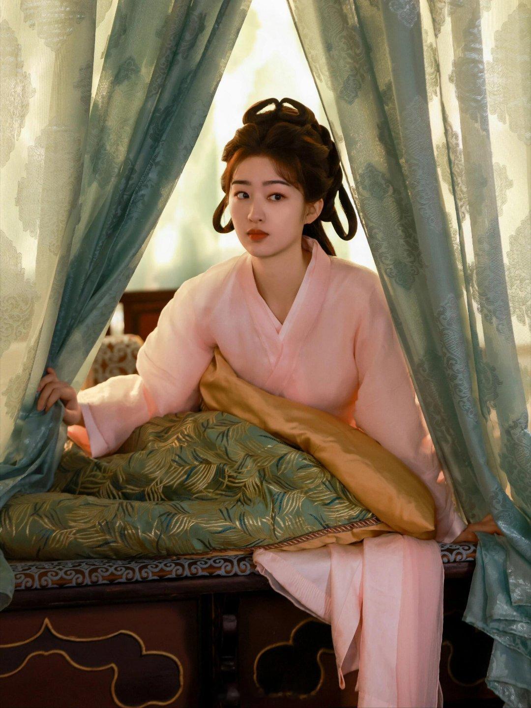 邓恩熙05花大女主邓恩熙演完六娘演七娘谁能懂这种快乐？六娘还在心里转圈圈，七娘就